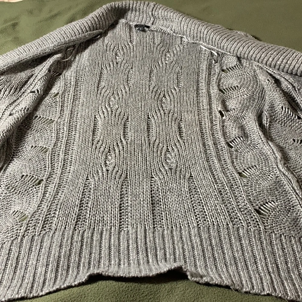 Apt. 9 gray and silver sweater. Drop sleeve. Open front. Open weave. Size M - Picture 9 of 10